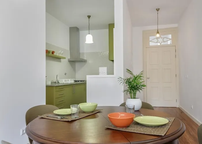 Almond Biscuit Historic Center * ポルト